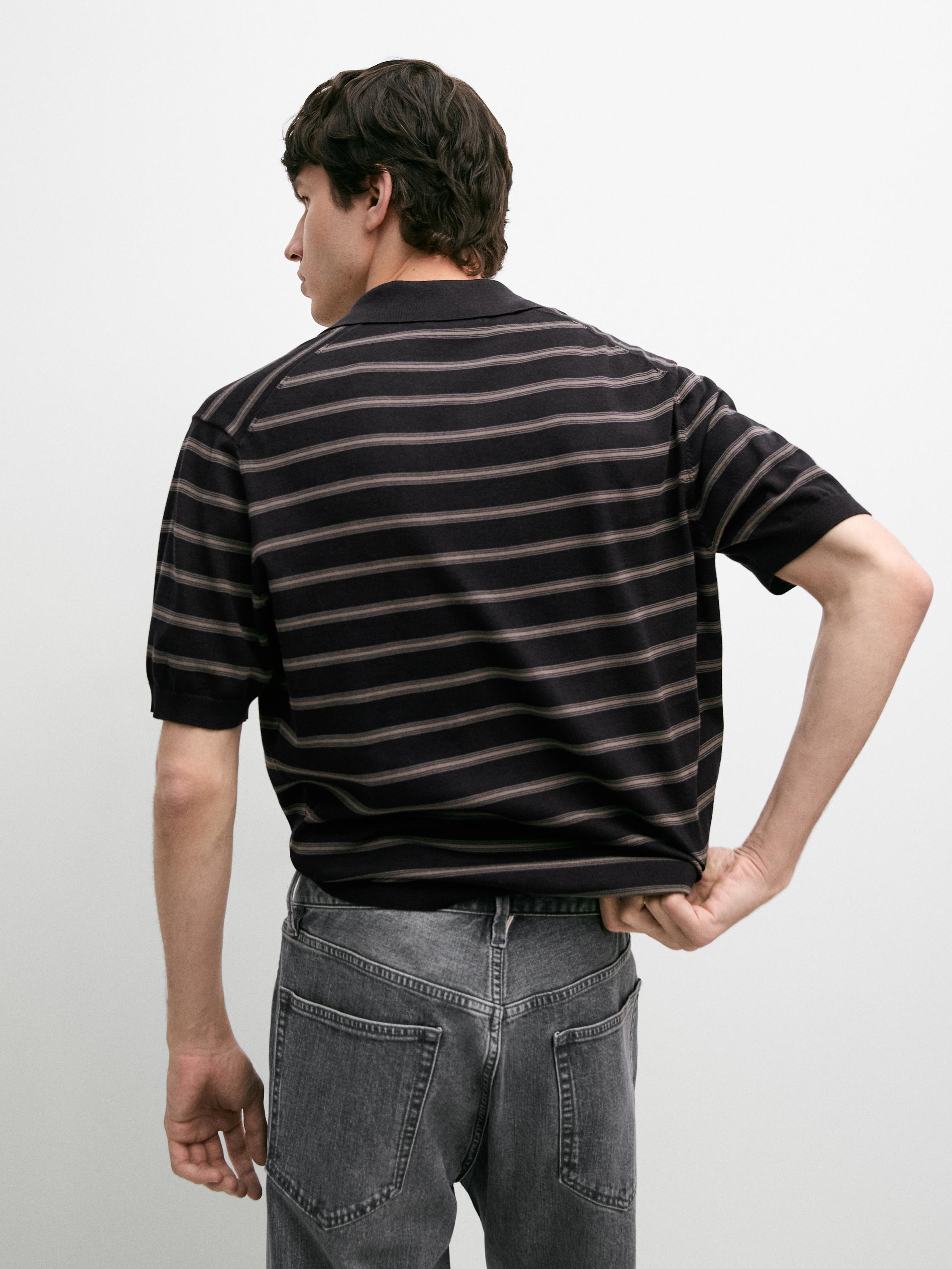 Polo en maille rayée contrastante